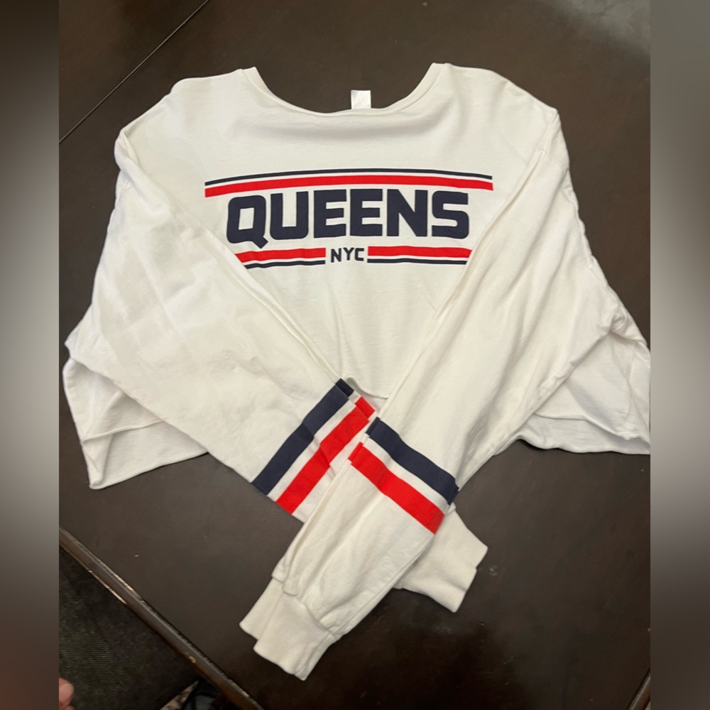 Queens, NYC cropped crewneck.